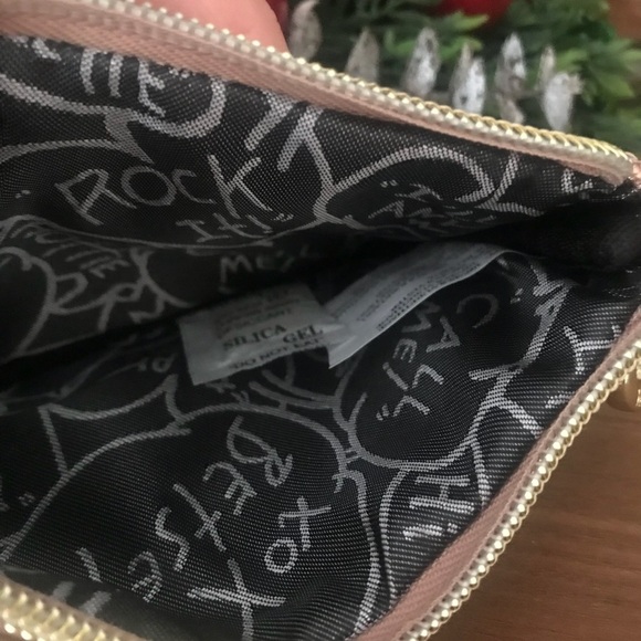 💋Betsey Johnson Rose Gold Heart Be Mine Wristlet - Picture 7 of 8